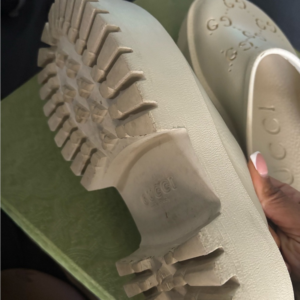 Gucci Beige and White Packaging - Picture 6 of 8